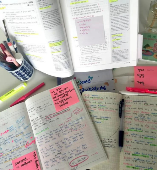 Blue Yellow Simple Diving Promotion Instagram Post (7)